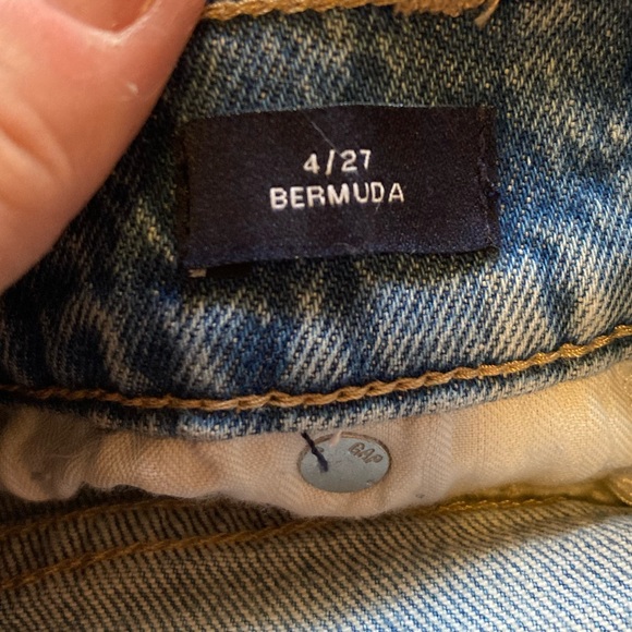 GAP High Rise light denim Bermuda jean shorts • size 27/4 • NWT • new, never use - Picture 6 of 10
